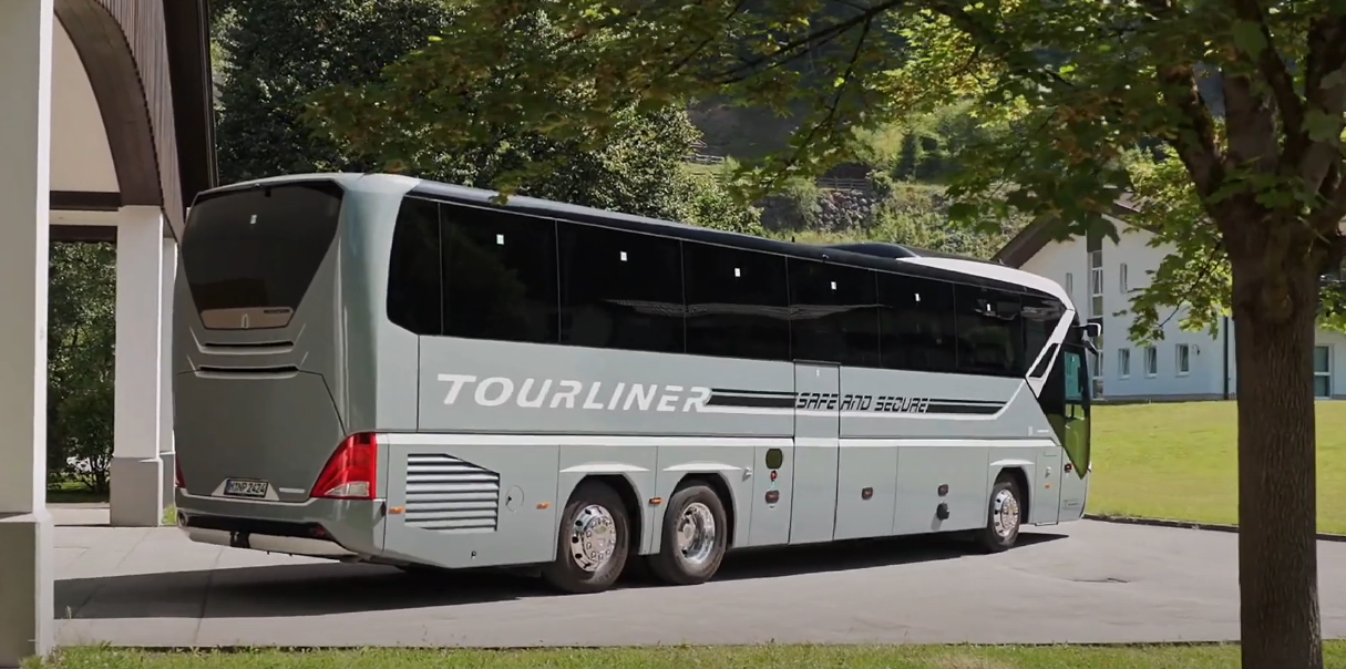 Автобус Neoplan Tourliner